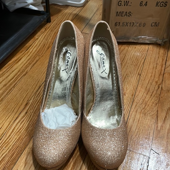 Gold Glitter Metallic Stacked Pumps - Picture 1 of 6